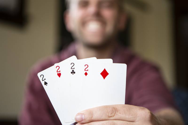 Tâm lý chiến – yếu tố khiến đối thủ tự “lộ bài”